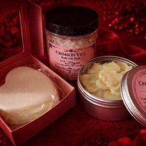 Crimson Veil Bath Set